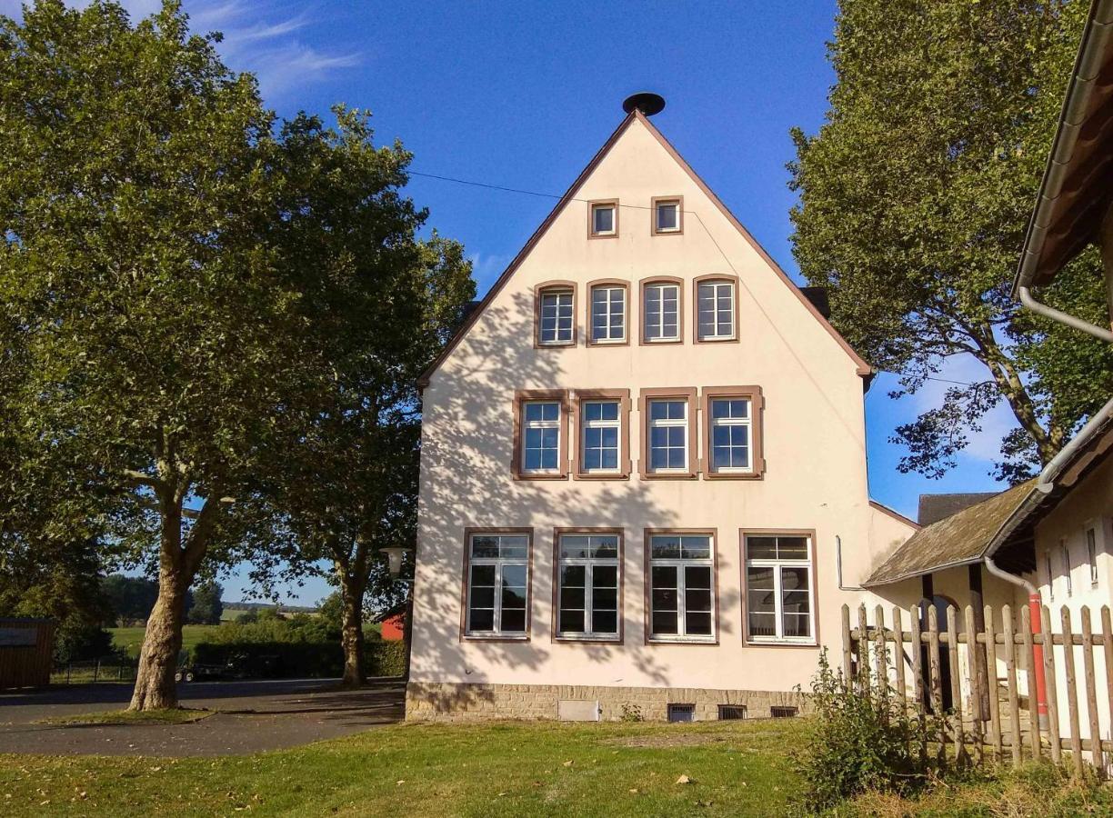 Alte Schule Gaestehaus - Fraeulein Apartment Bitburg Dış mekan fotoğraf