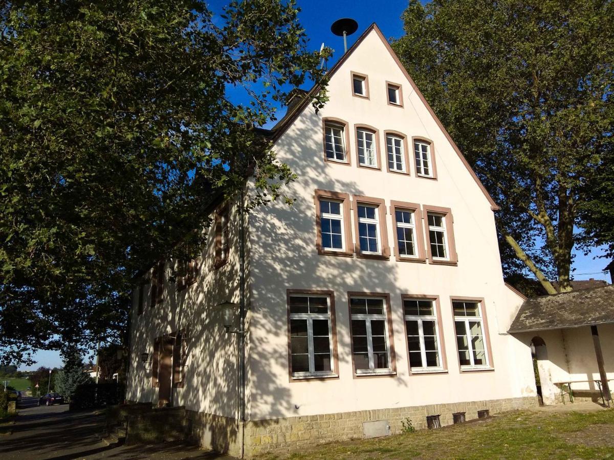 Alte Schule Gaestehaus - Fraeulein Apartment Bitburg Dış mekan fotoğraf